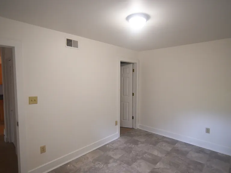 114 1/2 E Bolton St — Photo 7