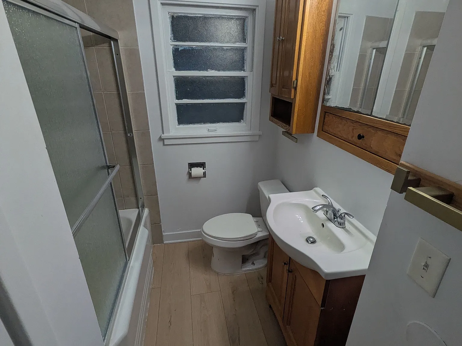 3 bed, 1.0 bath, 1175 sqft, $1,575 — Photo 3