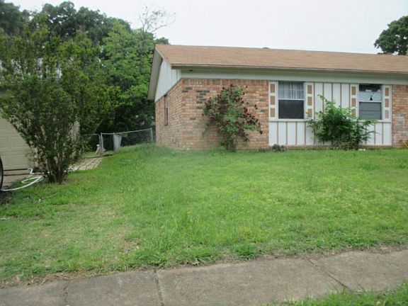 3rd image of 4303 Alicia Ln