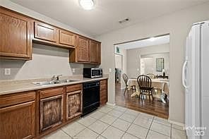5th image of 807 SW Castlewood St