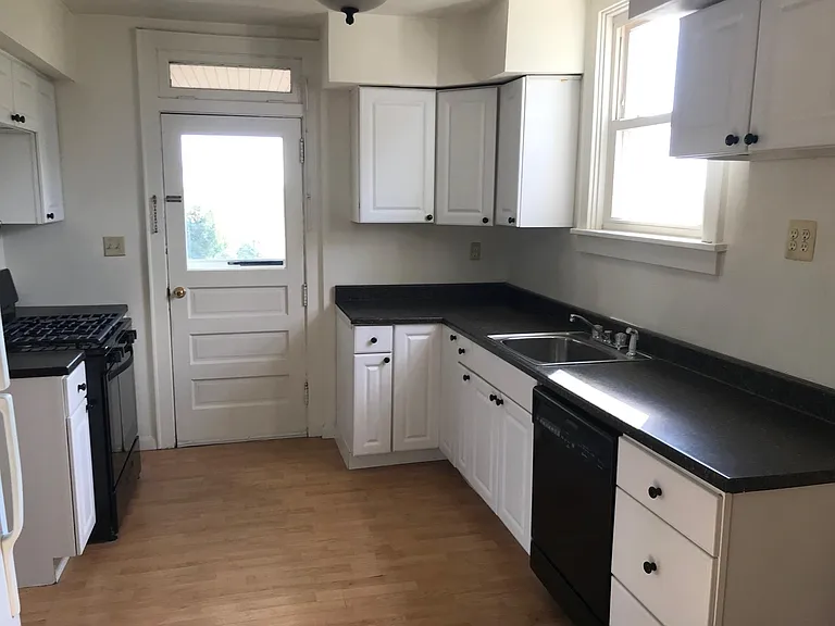 28 Coraopolis Rd — Photo 4