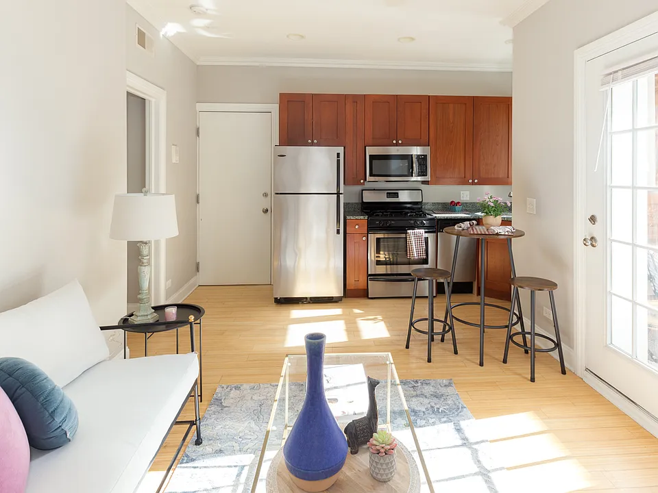 1022 W. Dakin