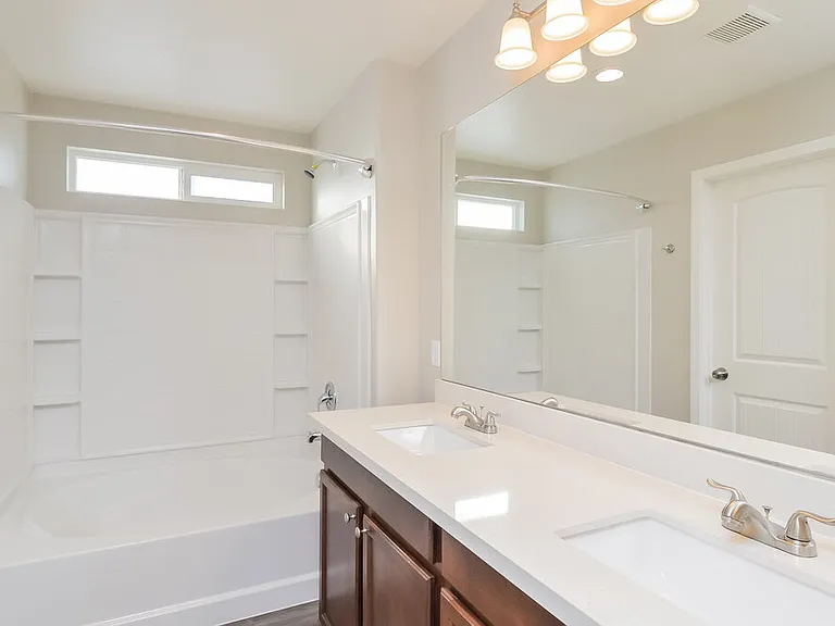 10215 Cougar Crossing St — Photo 12