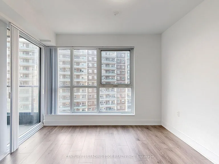 585 Bloor St E #821 — Photo 15