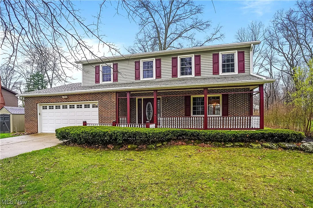 233 Nutwood Dr photo 1