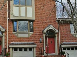 105 Dean Ridge Ct, Cranston, RI 02920