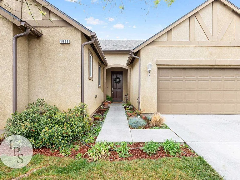 1668 N McPherson Ln — Photo 4