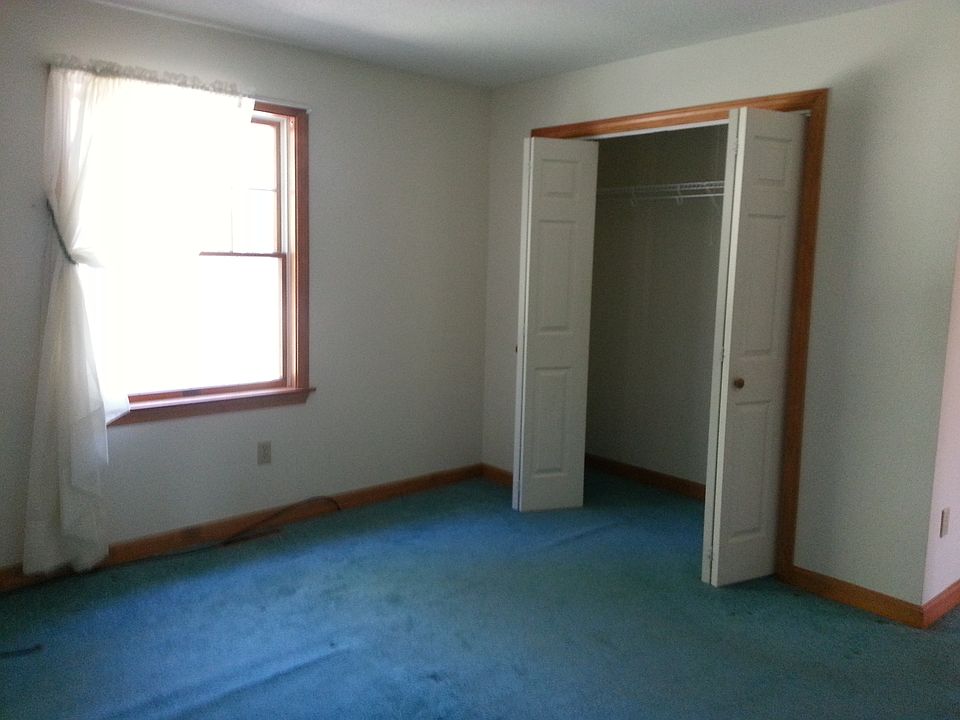 2nd image of 40 Rosewood Ln