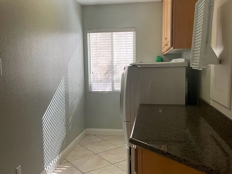 8757 Castle Hill Ave — Photo 18