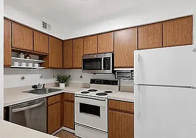 1 bed, 663 sqft, $2,220 — Photo 2