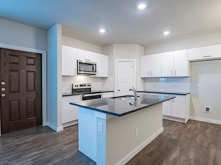 653 Wheatfield Dr — Photo 4