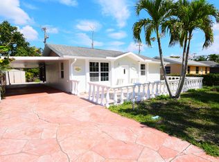 1061 N Alhambra Cir, Naples, FL 34103
