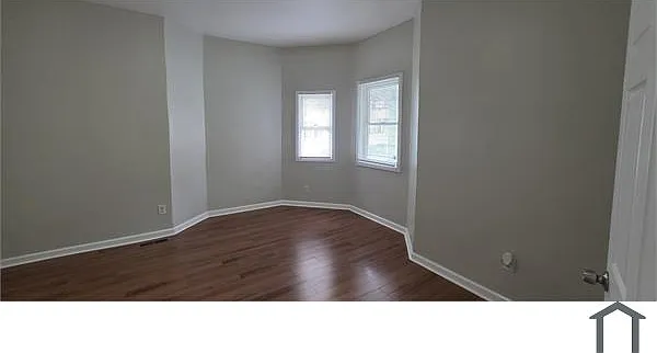 3 bed, 1100 sqft, $2,200 — Photo 2