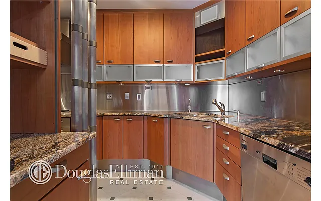 Sold by Douglas Elliman | media 21