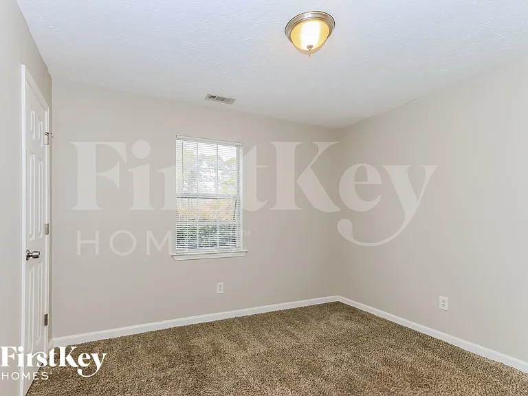 128 Greenleaf Dr — Photo 12