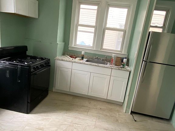 4th image of 564 Morris St Floor 1