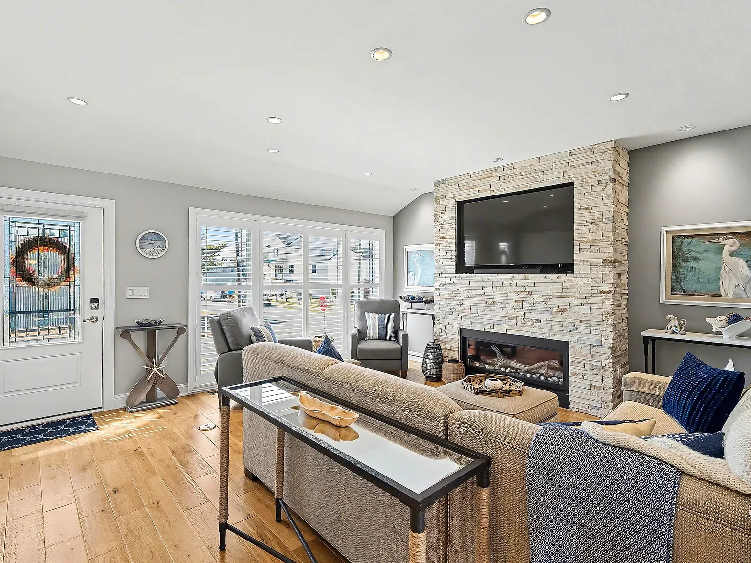4 bed, 2.0 bath, $12,000 — Photo 3