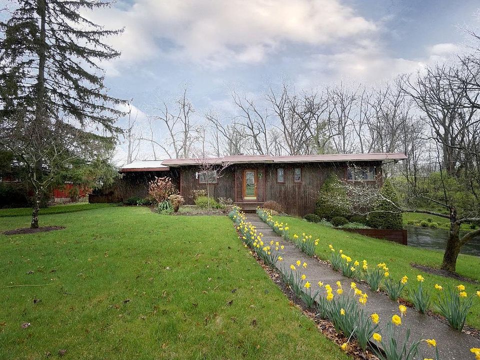 1st image of 8733 Woodview Dr