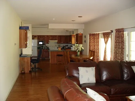 4 bed, 2.5 bath, 3032 sqft, $2,500 — Photo 3
