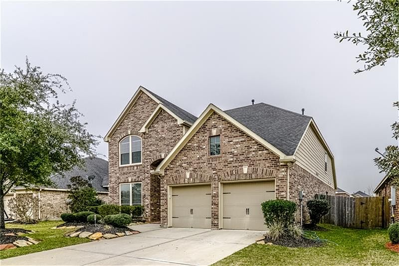 1st image of 2414 Pioneer Oaks Dr