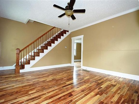 2nd image of 925 Aurora Ave