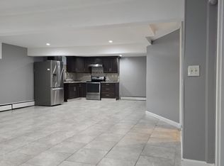 44 Crocus St, Warwick, RI 02886