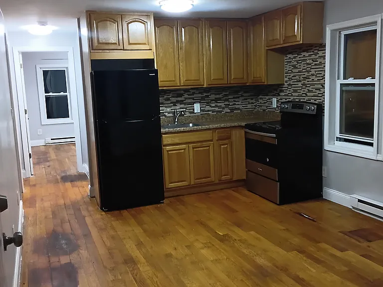 16 Monticello St #1 — Photo 3