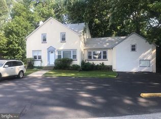 20 Clover Ln, Newtown Square, PA 19073