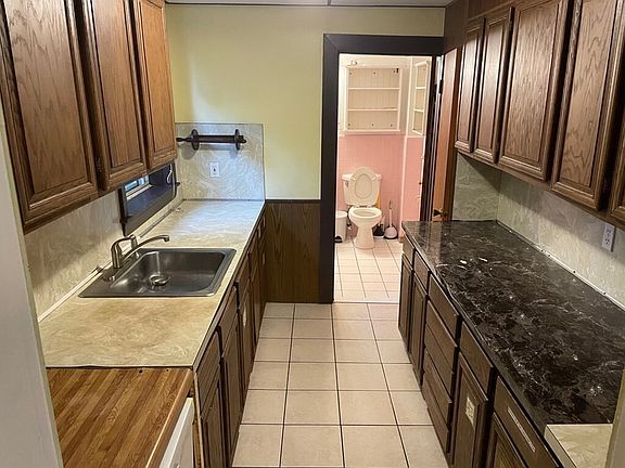 2nd image of 9 Guinan St #1