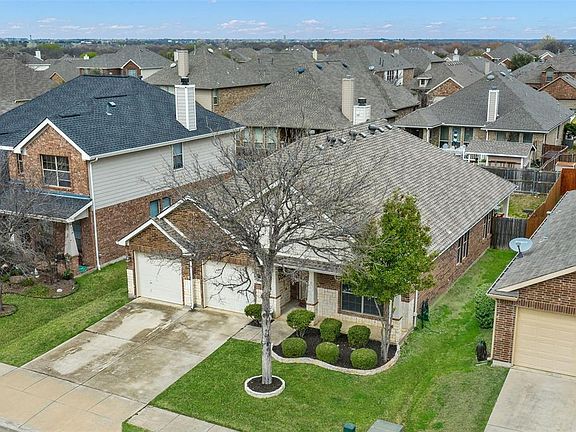 4th image of 913 Lake Forest Trl
