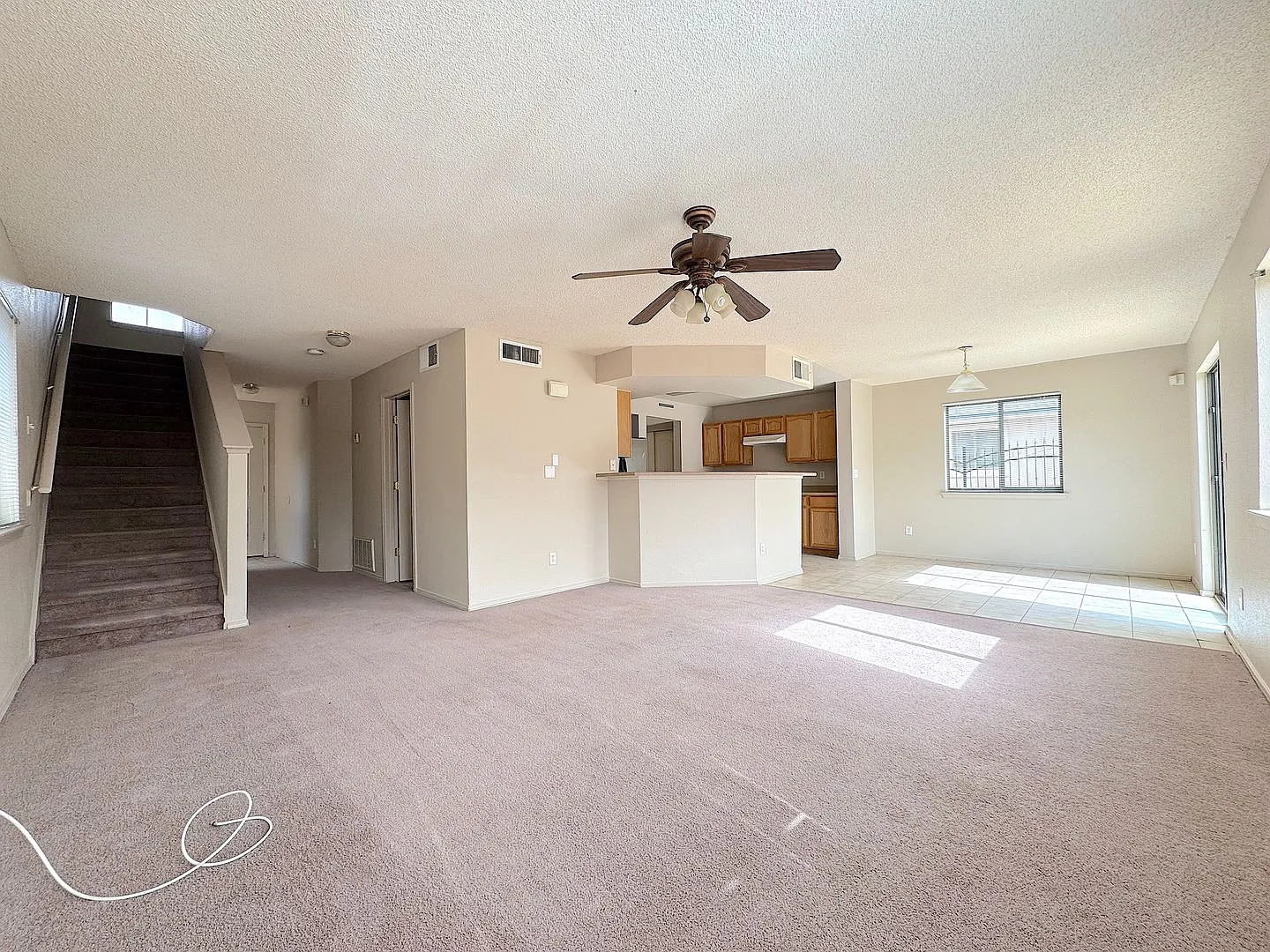 East El Paso 4bed/2.5Bath Refrig A/C w/Loft! — Photo 4