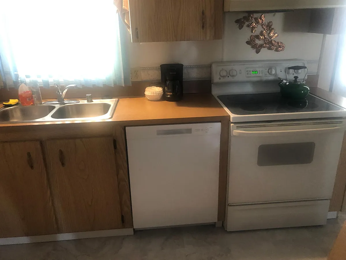 Fully supplied new kitchen 
New cabinets, new counter top, new dishwaster, new refrigerator, new floor - 5605 Gristmill St