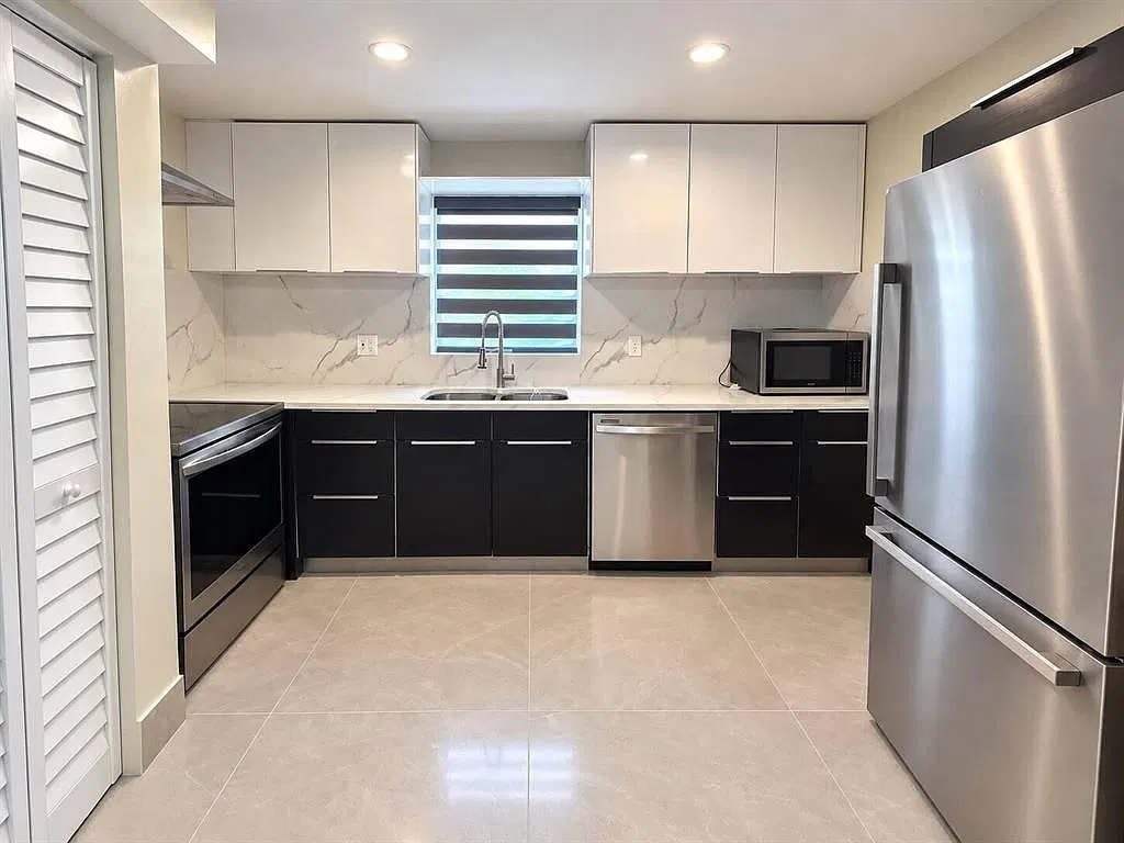 3 bed, 3.0 bath, 1620 sqft, $3,250 — Photo 3