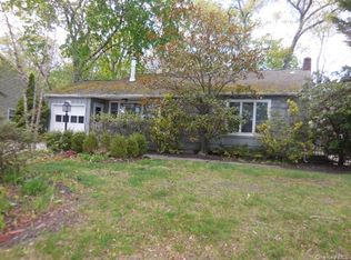 194 Phyllis Dr, Patchogue, NY 11772
