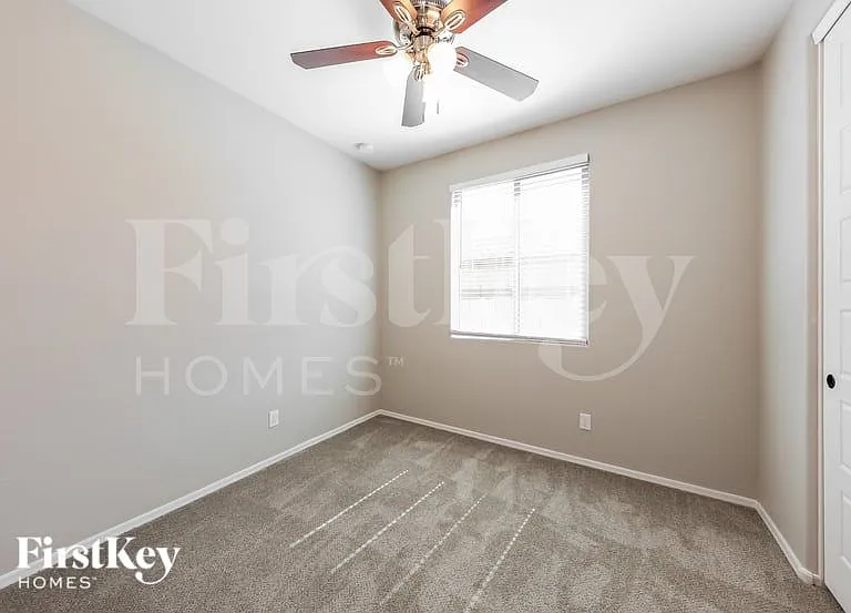 18530 W Robin Ln — Photo 11