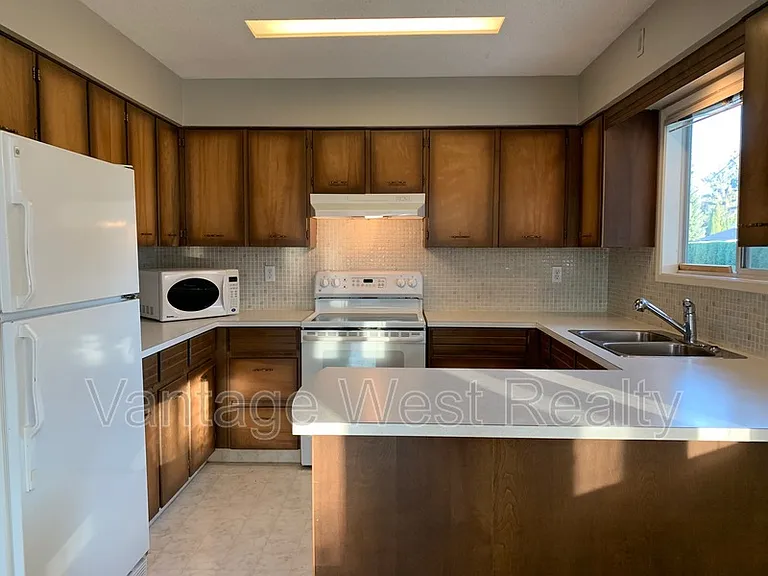 2009A Polo Rd — Photo 2