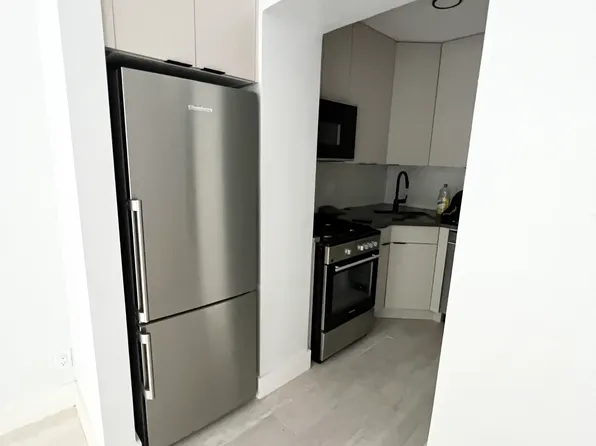 418 East 77th Street image 10 of 15