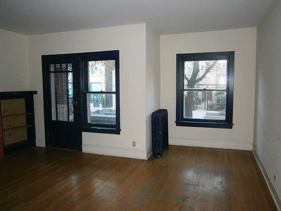 3rd image of 7409 N Greenview Ave #1E
