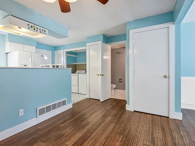8218 Washington St #6 — Photo 7