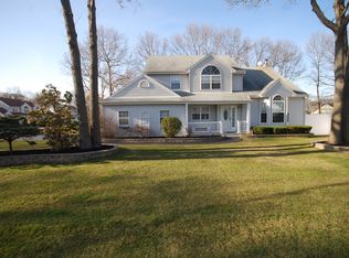 23 Edna Ln, Selden, NY 11784