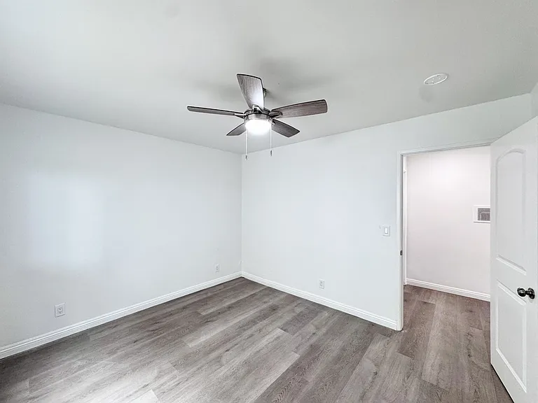 7622 Pickering Ave #A — Photo 15