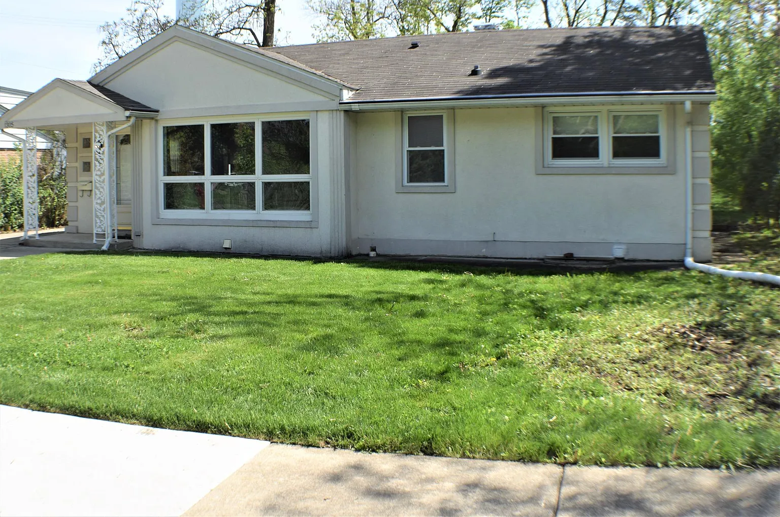 1305 1st St photo 1
