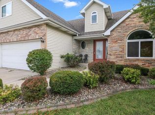 10610 Maine Dr, Crown Point, IN 46307