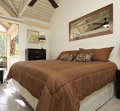 New comfortable King size bed w/power bed base.