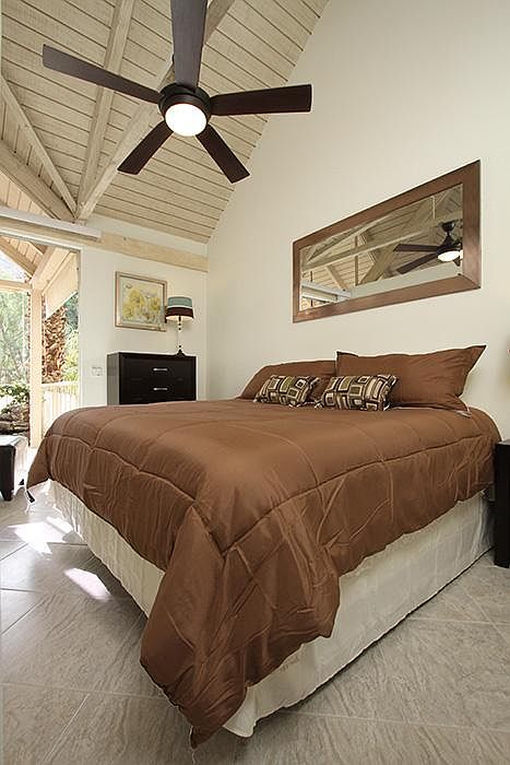 New comfortable King size bed w/power bed base.