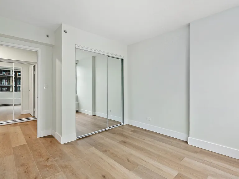 1450 Georgia St W — Photo 24