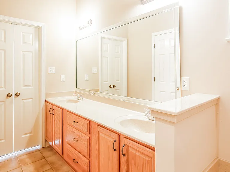 1112 Averett Ln — Photo 9