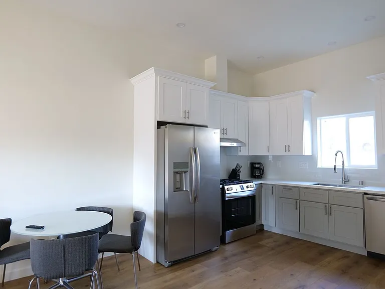 10916 Arleta Ave — Photo 12