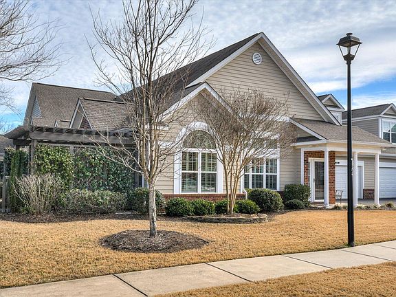 3rd image of 2702 Amberley Drive