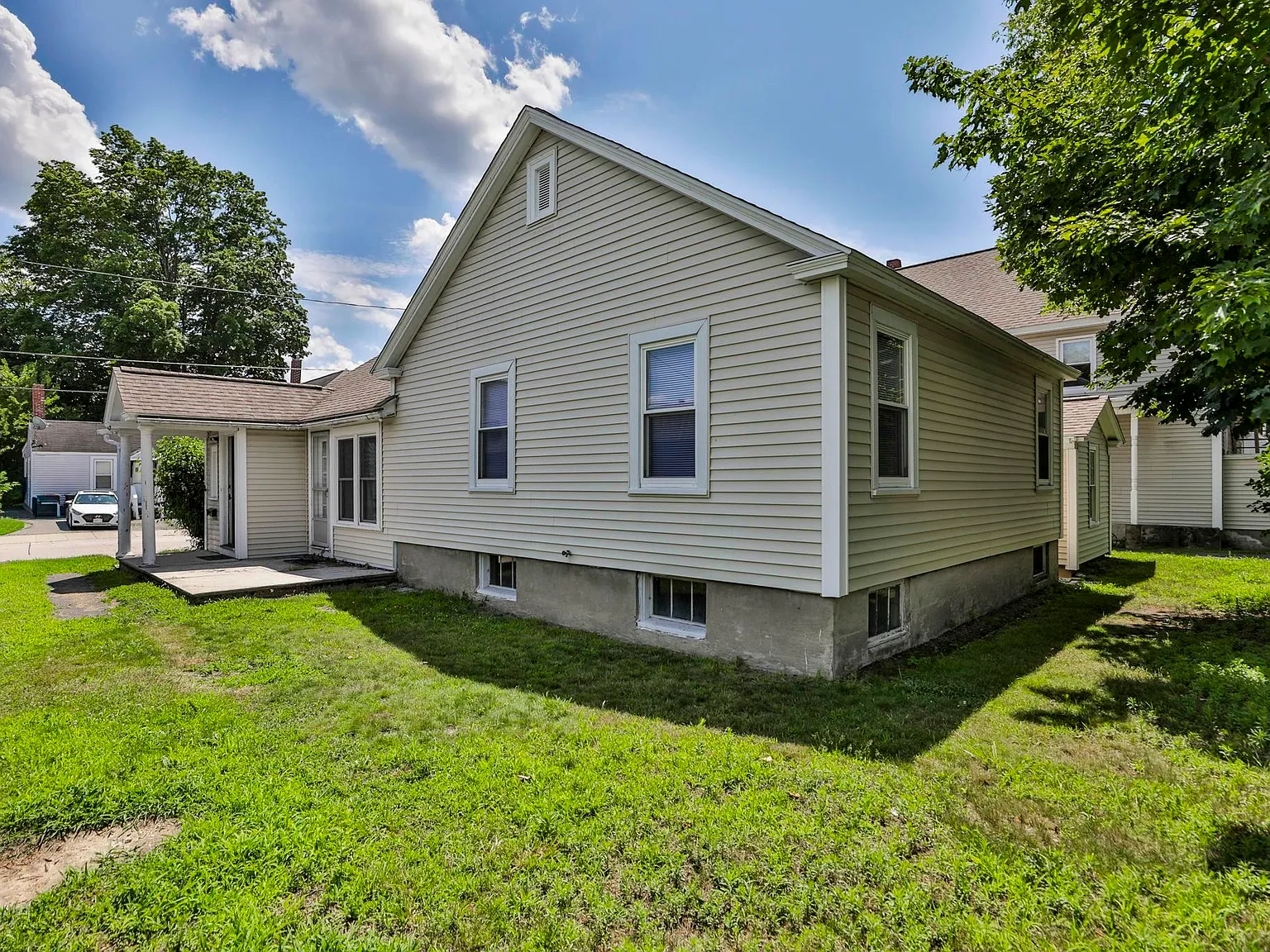3 bed, 1.0 bath, 1090 sqft, $2,850 — Photo 3